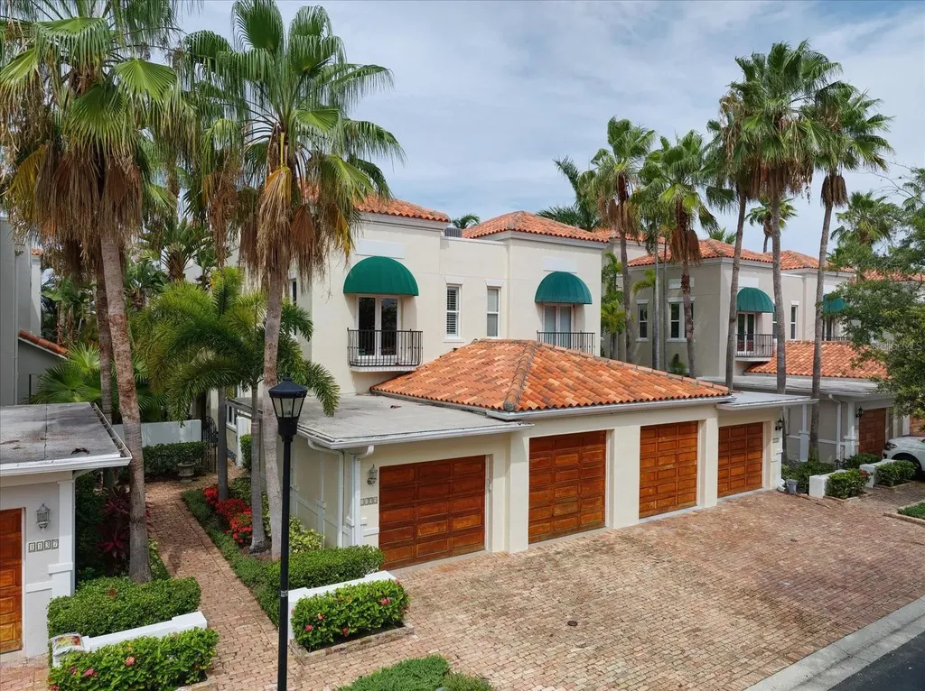 1135 Abbeys Way Tampa FL 33602