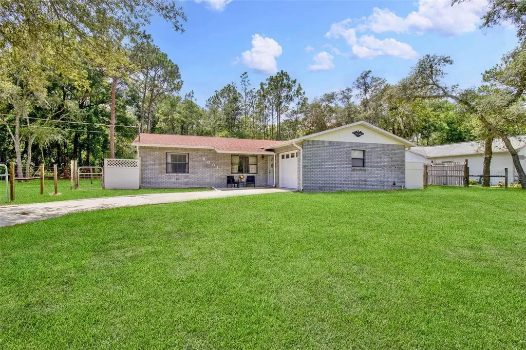 6061 Knollwood Drive Dade City FL 33523