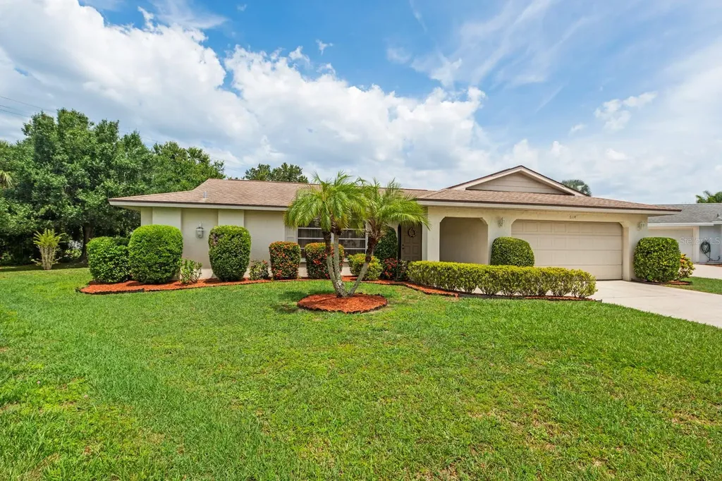 6114 Approach Lane Sarasota FL 34238