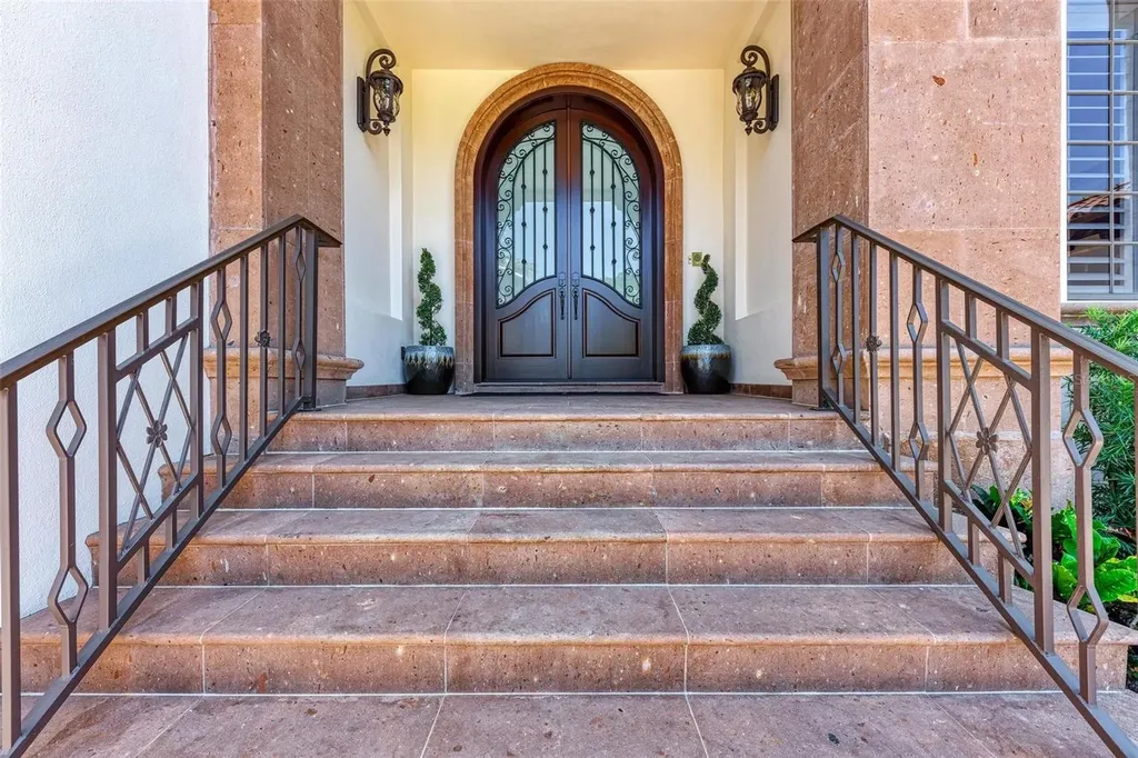 14 N Washington Drive Sarasota FL 34236