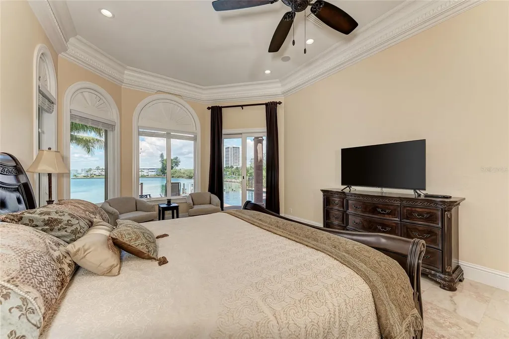 14 N Washington Drive Sarasota FL 34236