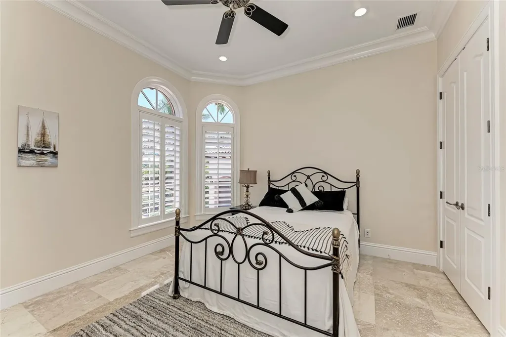 14 N Washington Drive Sarasota FL 34236