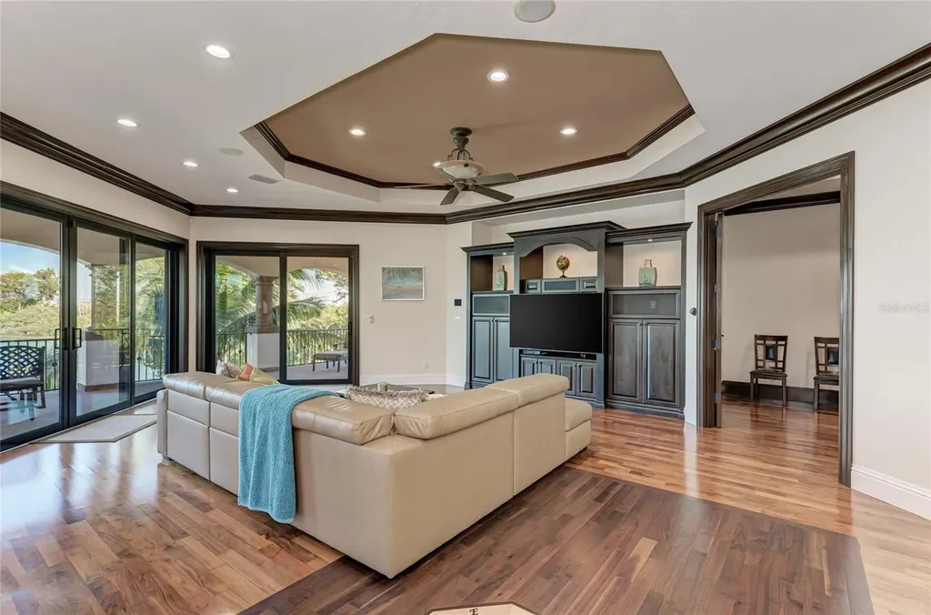 14 N Washington Drive Sarasota FL 34236