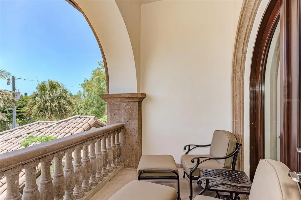 14 N Washington Drive Sarasota FL 34236