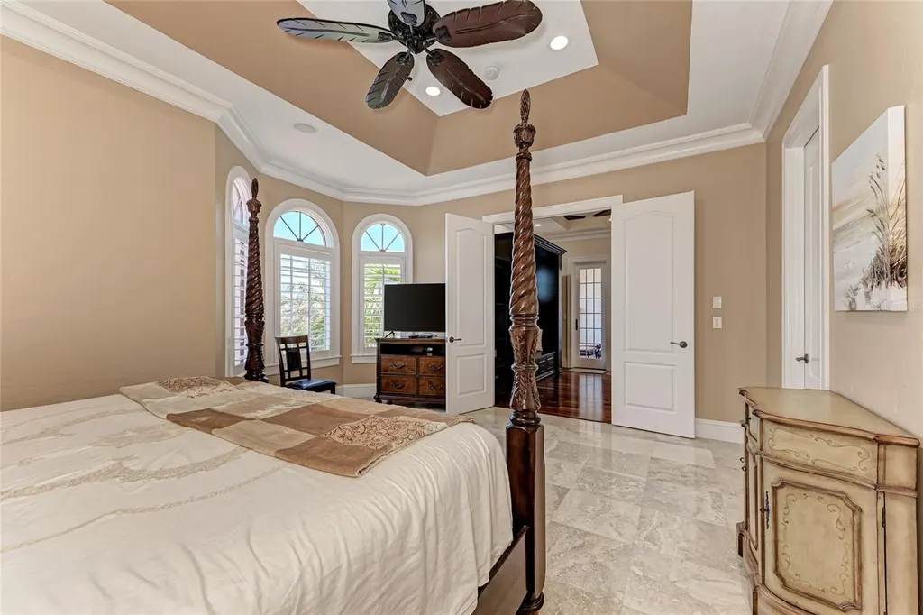 14 N Washington Drive Sarasota FL 34236