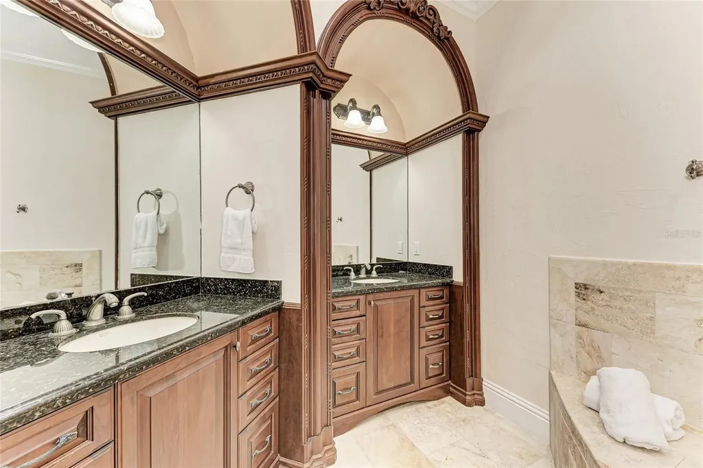 14 N Washington Drive Sarasota FL 34236