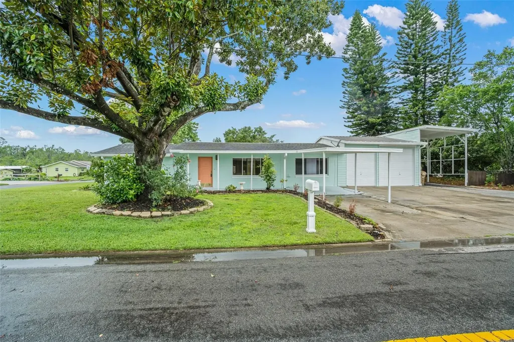 26601 E Cove Drive Tavares FL 32778