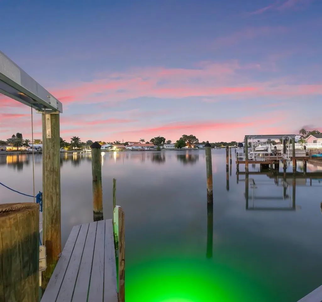 560 79th Street S St Petersburg FL 33707
