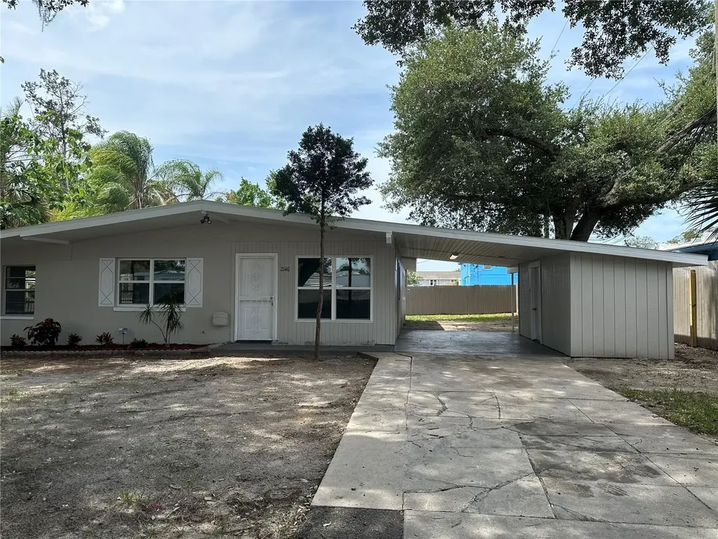 2140 W Minnehaha Street Tampa FL 33604