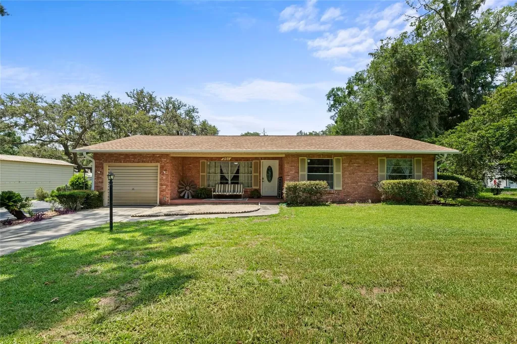 201 W Lady Lake Boulevard Lady Lake FL 32159