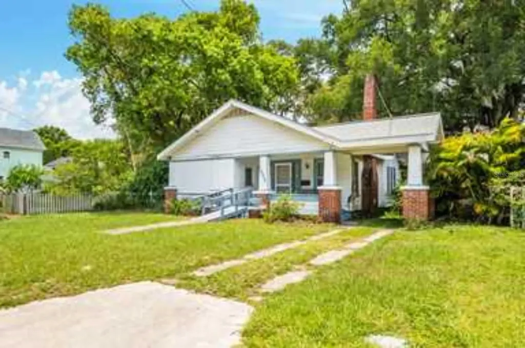 1402 E Paris Street Tampa FL 33604