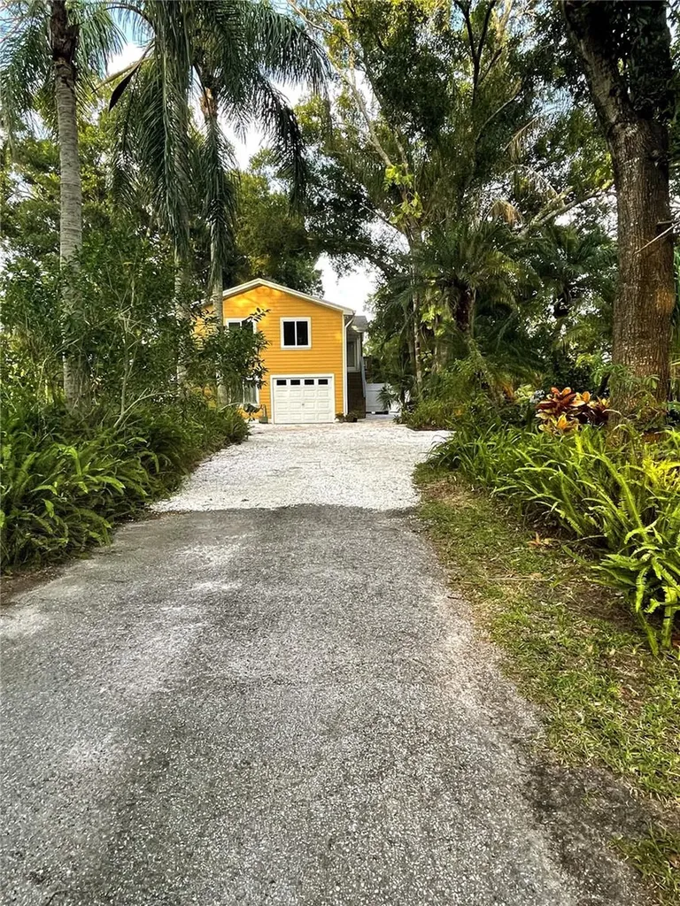8117 Bay Drive Tampa FL 33635