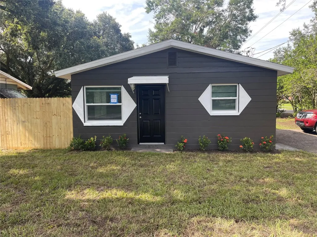 1009 W Washington Street Plant City FL 33563