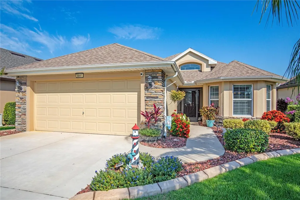 8841 Beacon Hill Avenue Mount Dora FL 32757