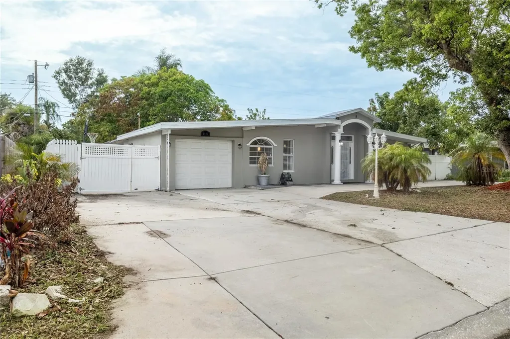 6940 17th Street N St Petersburg FL 33702