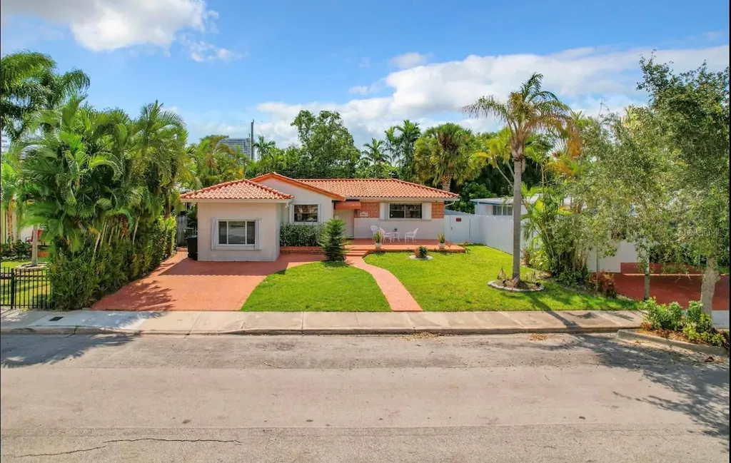 7537 Buccaneer Avenue North Bay Village FL 33141