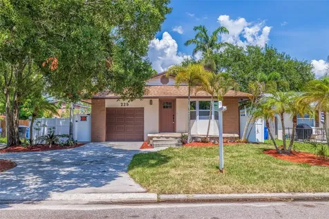 229 SW Lincoln Circle N St Petersburg FL 33703