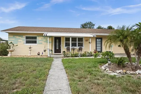 6782 37th Avenue N St Petersburg FL 33710