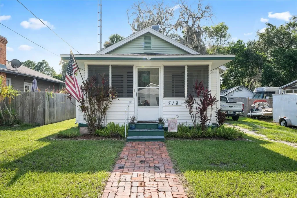 719 Mckenzie Street Leesburg FL 34748