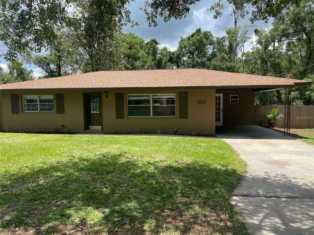 37704 Poinsettia Avenue Dade City FL 33525