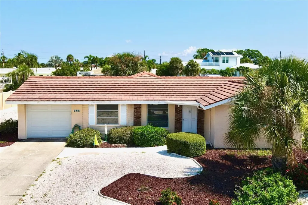 611 Concord Lane Holmes Beach FL 34217