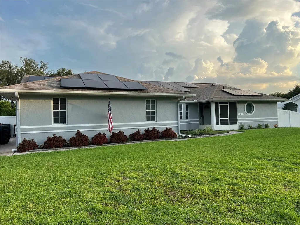 1017 Country Lake Circle Lake Wales FL 33898