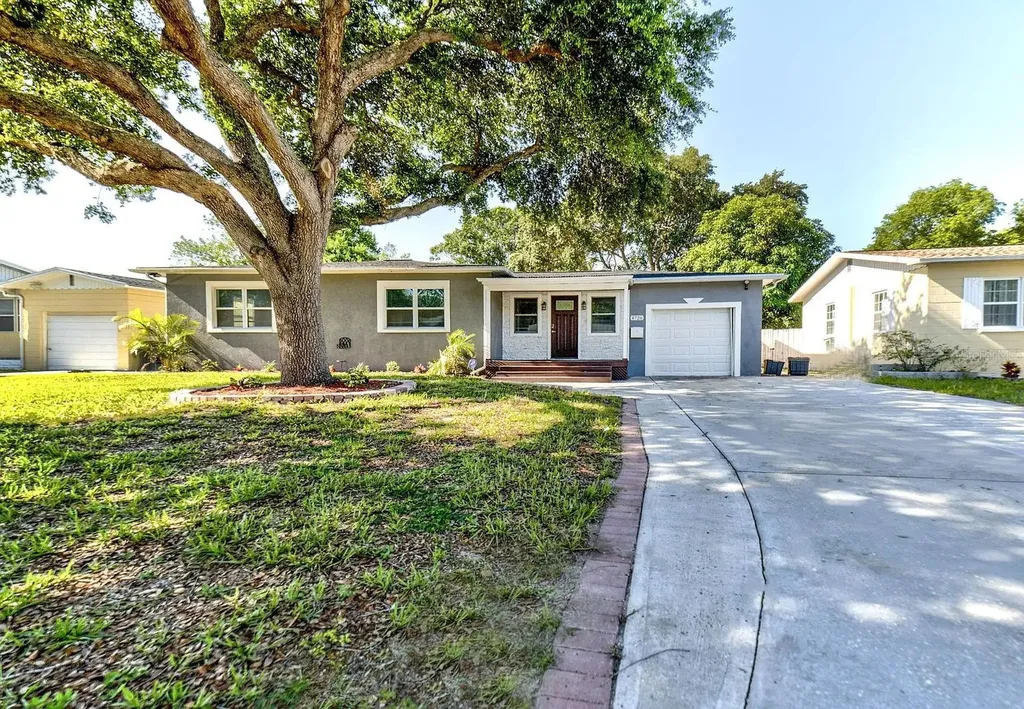 4726 24th Avenue N St Petersburg FL 33713