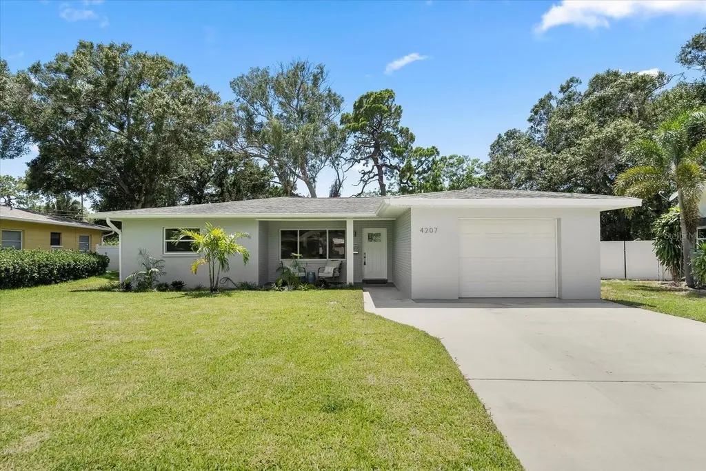 4207 Alberca Way S St Petersburg FL 33712