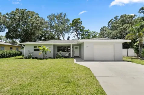 4207 Alberca Way S St Petersburg FL 33712