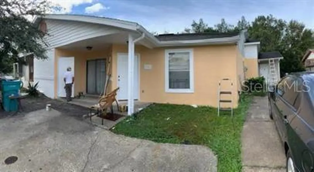 954 Loquat Tree Road Orlando FL 32811