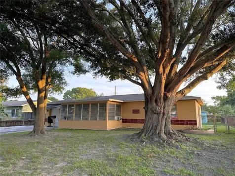 1469 62nd Avenue N St Petersburg FL 33702
