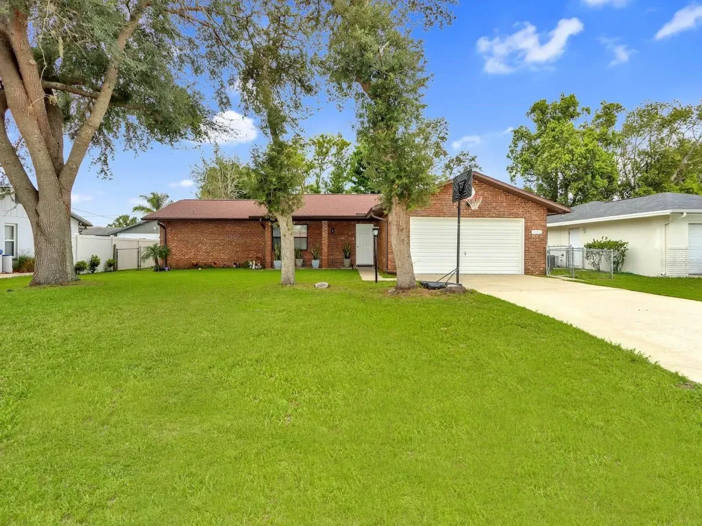 1922 Algonquin Avenue Deltona FL 32725