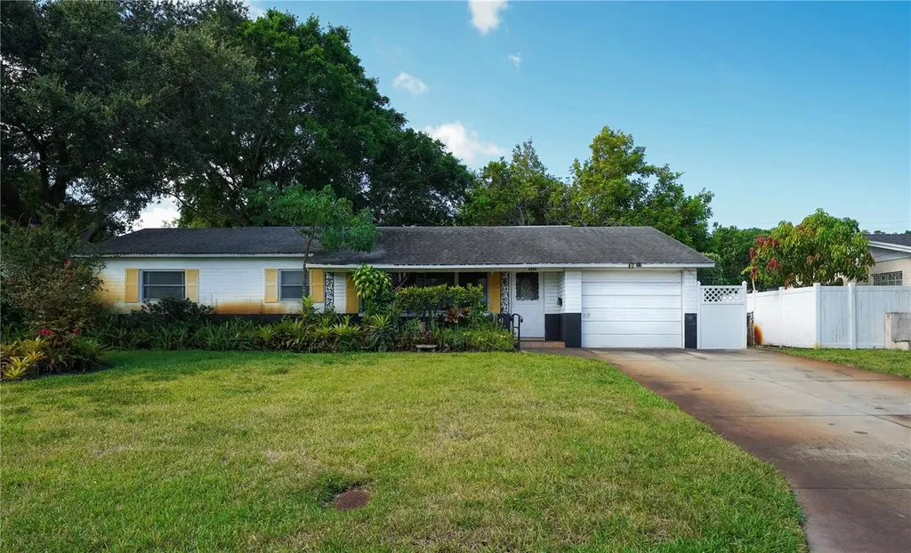 6466 18th Avenue N St Petersburg FL 33710