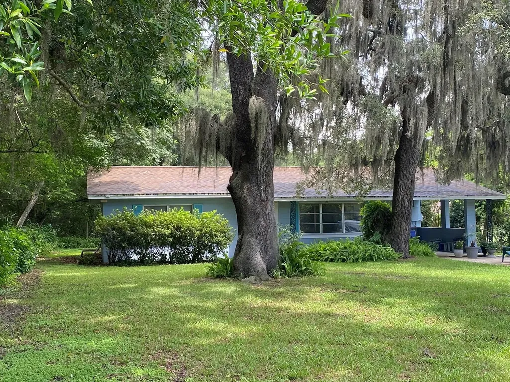 1305 N Amelia Avenue Deland FL 32724