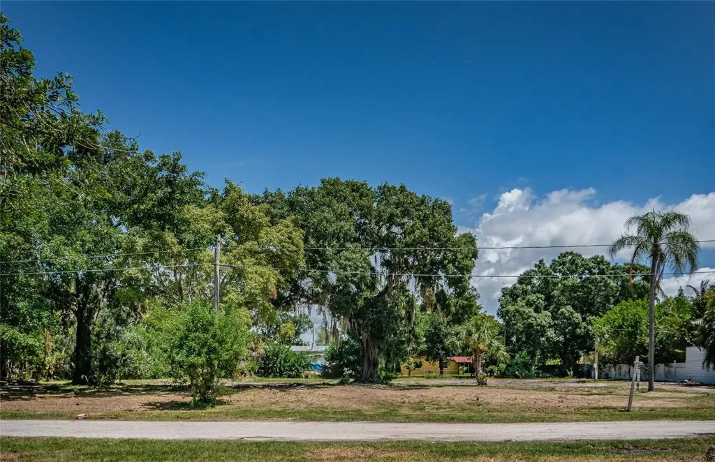 817 2nd Avenue NW Ruskin FL 33570