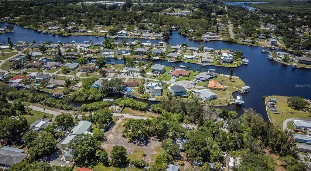817 2nd Avenue NW Ruskin FL 33570
