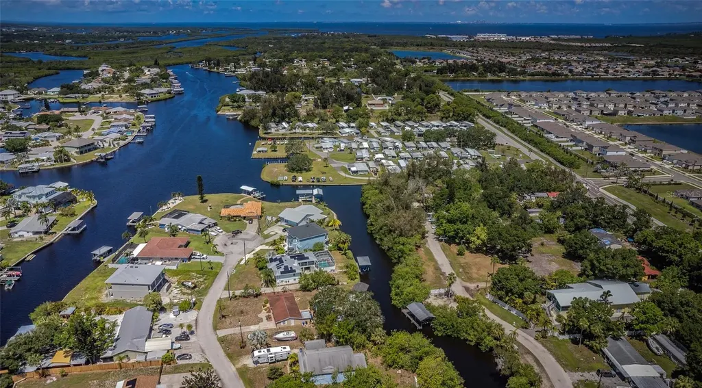 817 2nd Avenue NW Ruskin FL 33570