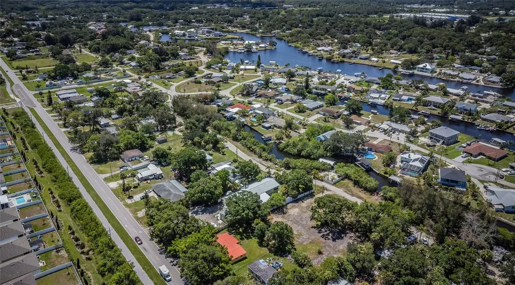 817 2nd Avenue NW Ruskin FL 33570