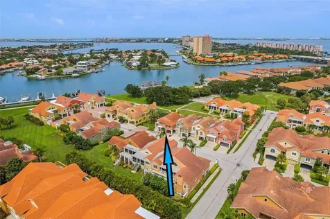 24 Jefferson Court S St Petersburg FL 33711