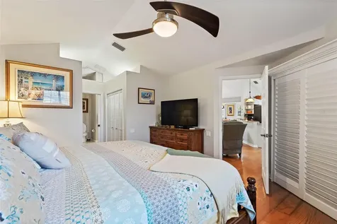 24 Jefferson Court S St Petersburg FL 33711