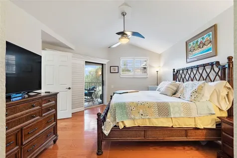 24 Jefferson Court S St Petersburg FL 33711