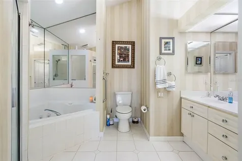 24 Jefferson Court S St Petersburg FL 33711