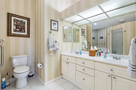 24 Jefferson Court S St Petersburg FL 33711