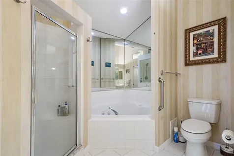 24 Jefferson Court S St Petersburg FL 33711