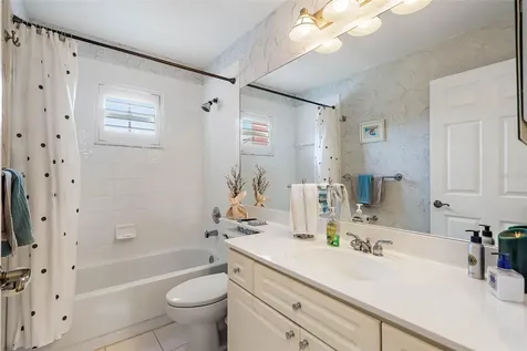 24 Jefferson Court S St Petersburg FL 33711