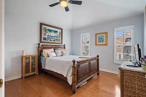 24 Jefferson Court S St Petersburg FL 33711