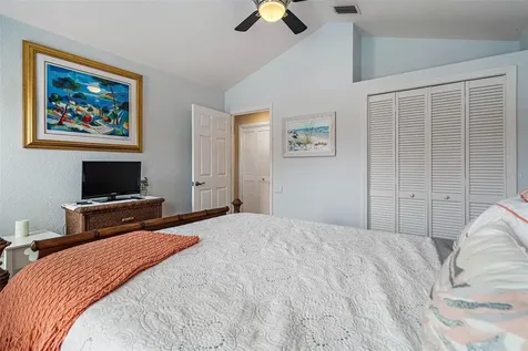 24 Jefferson Court S St Petersburg FL 33711