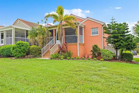 24 Jefferson Court S St Petersburg FL 33711