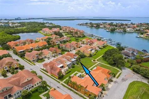 24 Jefferson Court S St Petersburg FL 33711