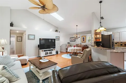 24 Jefferson Court S St Petersburg FL 33711